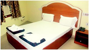 Dm Travellers Lodge *