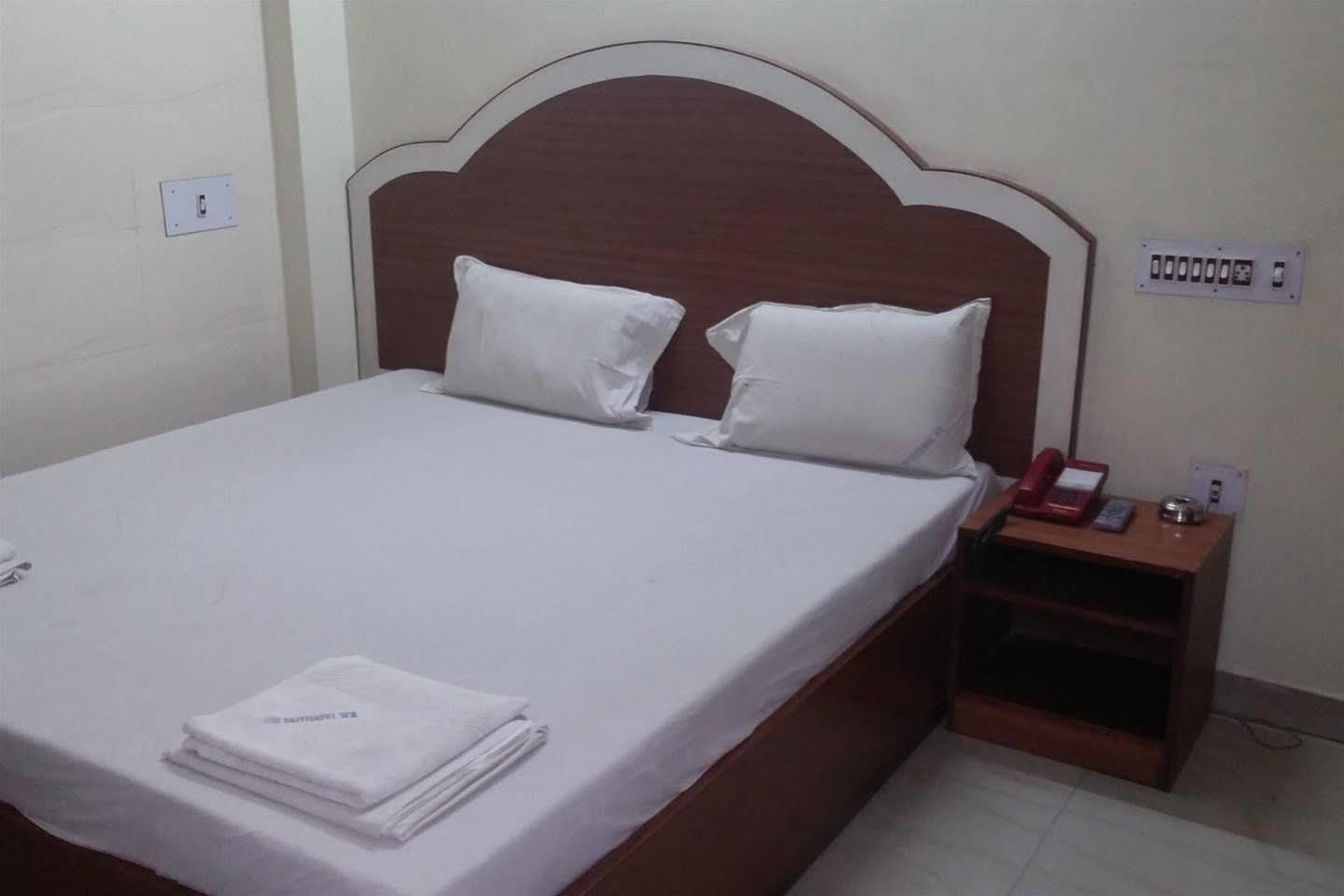 Dm Travellers Lodge